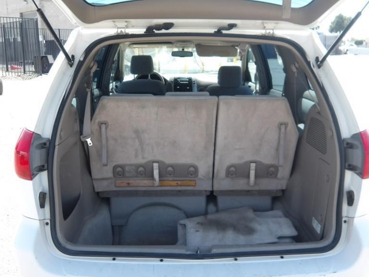 2006-toyota-sienna-image-14