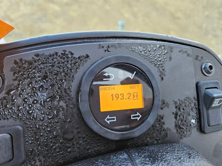 2023-john-deere-1570-image-33