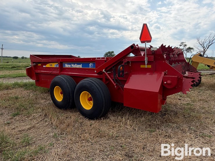 2021-new-holland-195-image-7