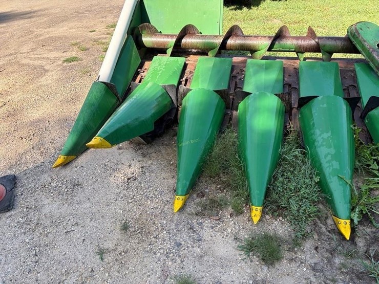 john-deere-8-image-4