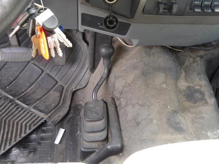 2011-ford-f550-image-22