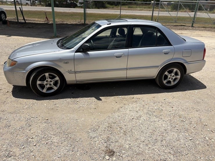 l1---2003-mazda-protege-lx-image-1