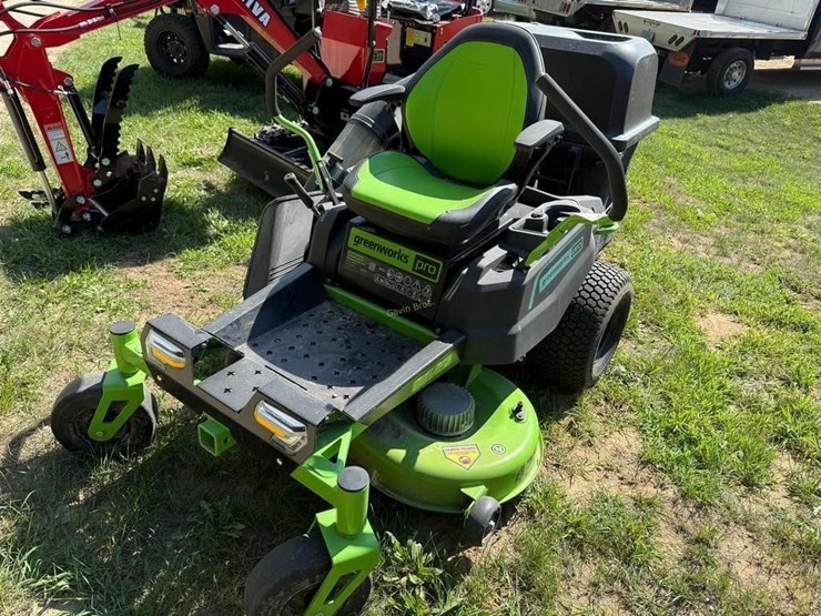 greenworks-pro-zero-turn-electric-mower-image-1