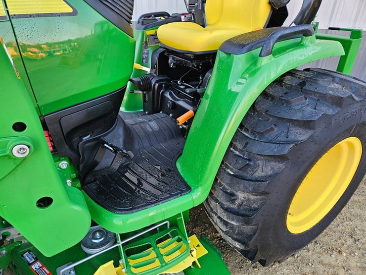john-deere-3033r-image-36