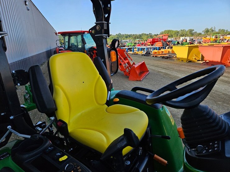 john-deere-3033r-image-39
