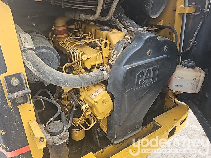 caterpillar-246-image-23
