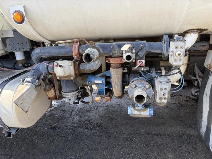 2006-international-7500-water-truck-image-16