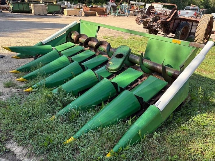 john-deere-8-image-1