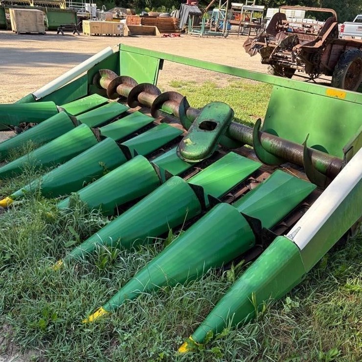 JOHN DEERE 8