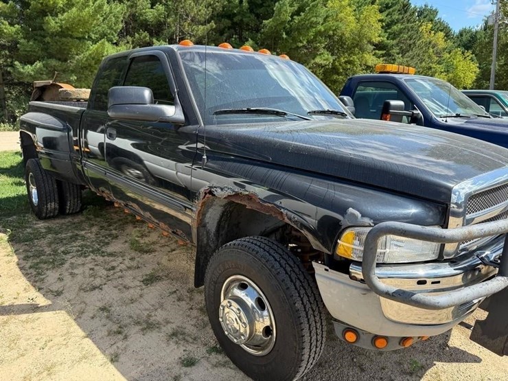 2001-dodge-ram-3500-image-2
