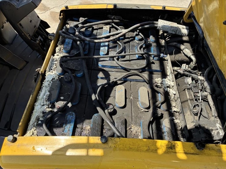2011-yale-erp040vtn36tf082-forklift-image-13