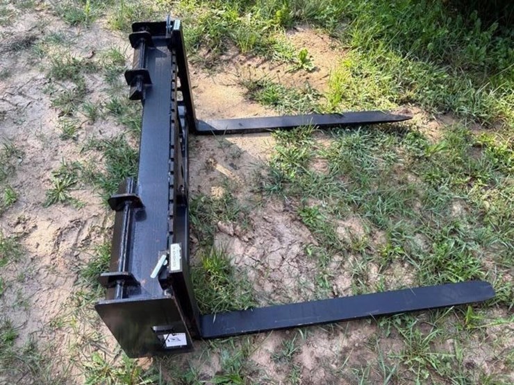new-wolverine-forks/spear/receiver-hitch-attach-image-1
