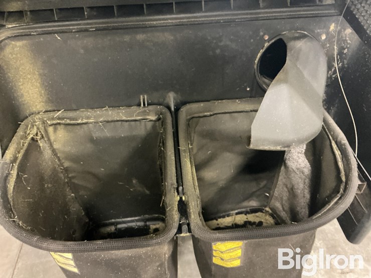 2012-john-deere-z445-image-18