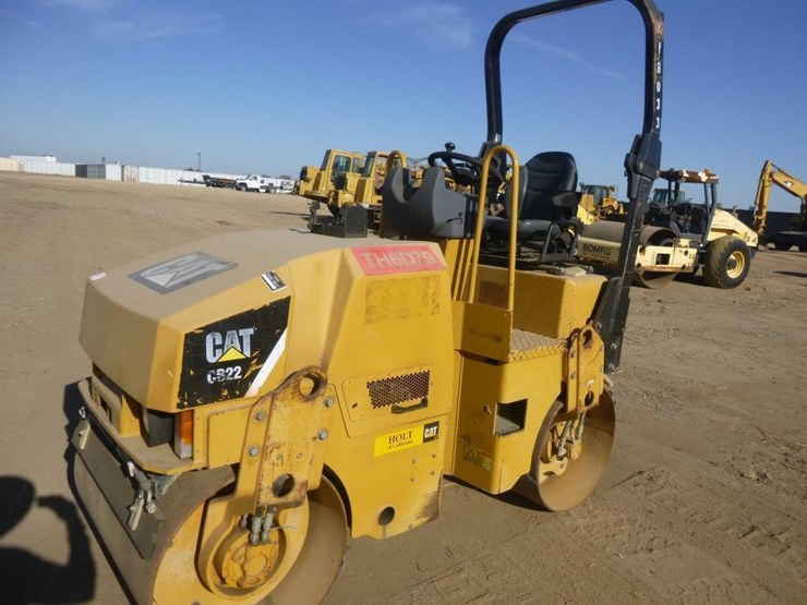 2013-caterpillar-cb22-image-2
