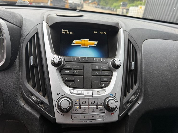 2013-chevrolet-equinox-image-25