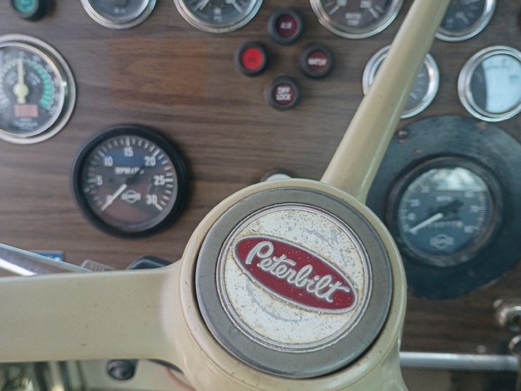 1985-peterbilt-359-image-23