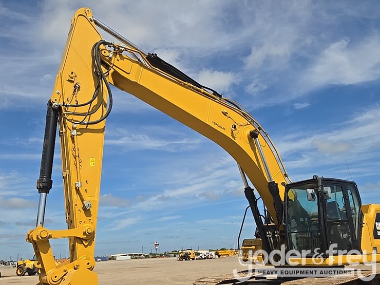 2019-caterpillar-336-image-24