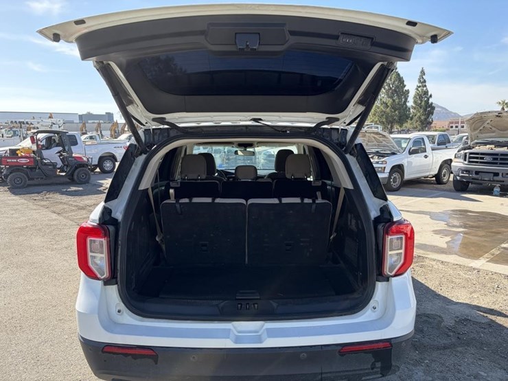 2020-ford-explorer-image-12