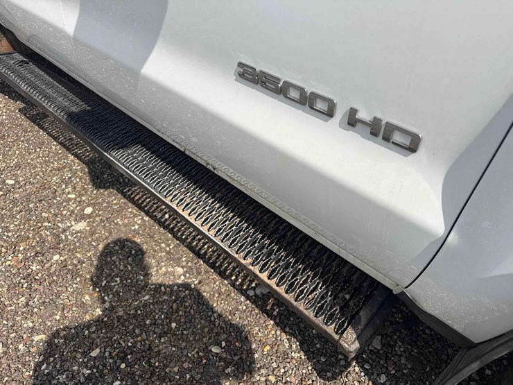 2018-chevrolet-silverado-3500hd-image-38