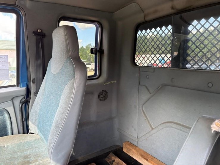 2005-international-durastar-4300-image-17