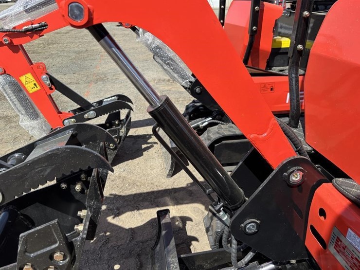 me15-hydraulic-excavator-image-12