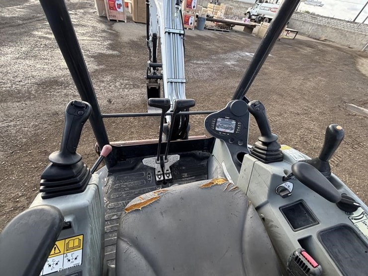2021-bobcat-e26-image-28
