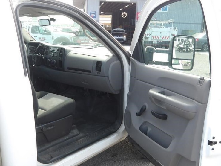 2009-chevrolet-silverado-2500-image-11