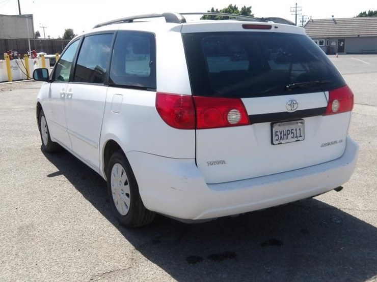 2006-toyota-sienna-image-5