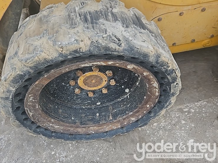caterpillar-246-image-19