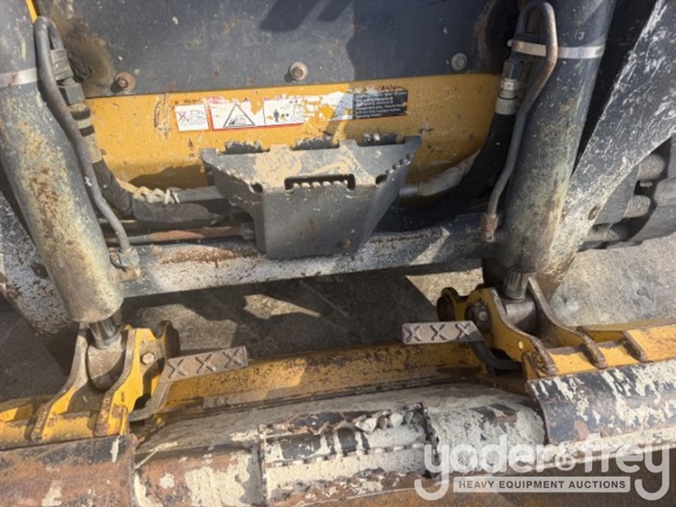 2019-deere-317g-image-5