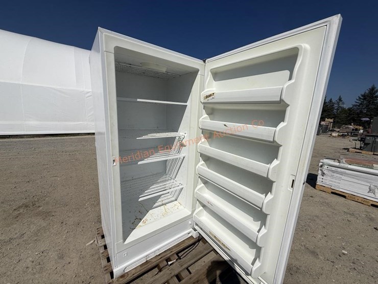 frigidaire-standup-freezer-image-6