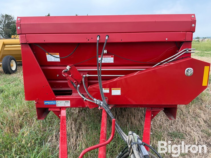 2021-new-holland-195-image-16