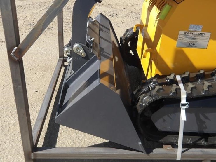 2026-zjz-380-skid-steer-track-loader-image-5