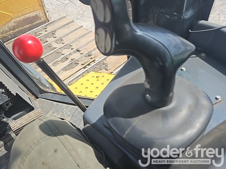 2013-deere-750k-lgp-image-15