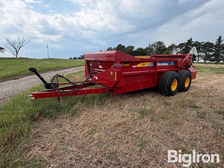 2021-new-holland-195-image-1