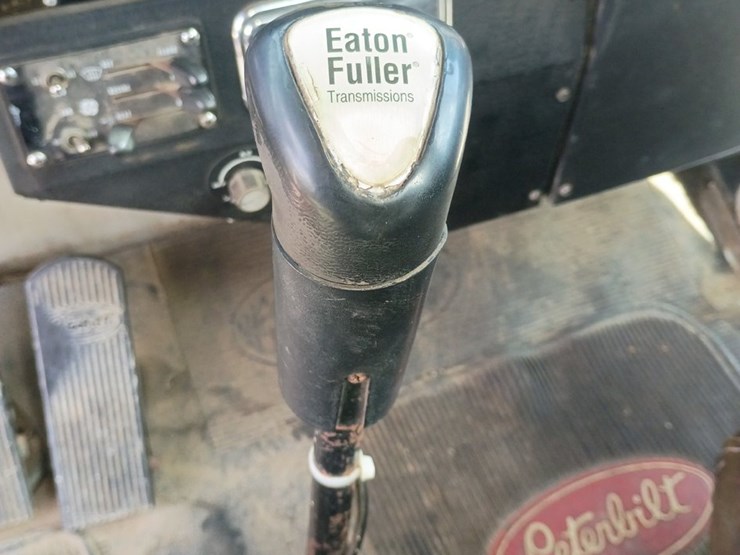 1985-peterbilt-359-image-36