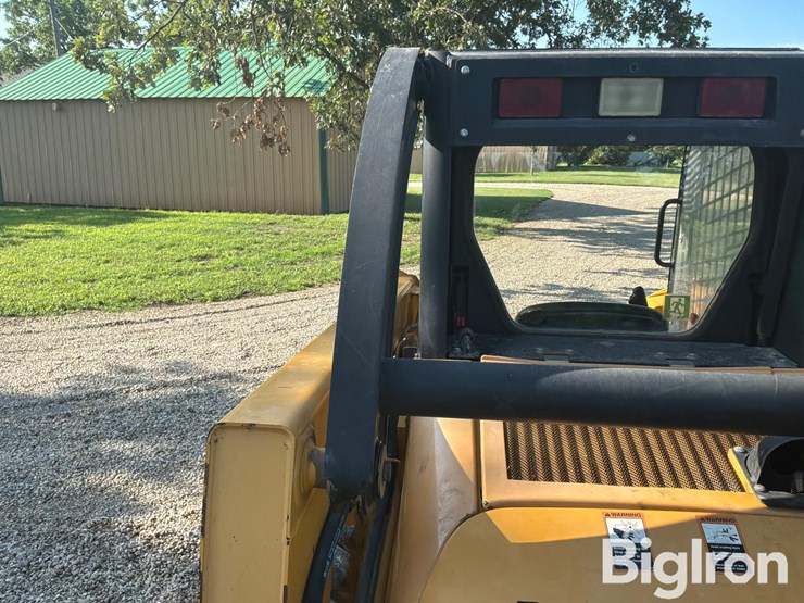 2004-john-deere-250-image-14