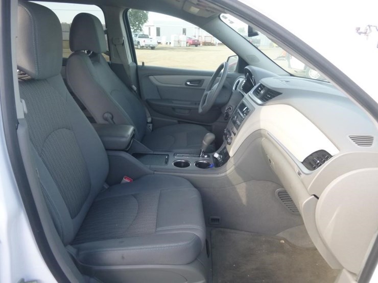 2015-chevrolet-traverse-image-18