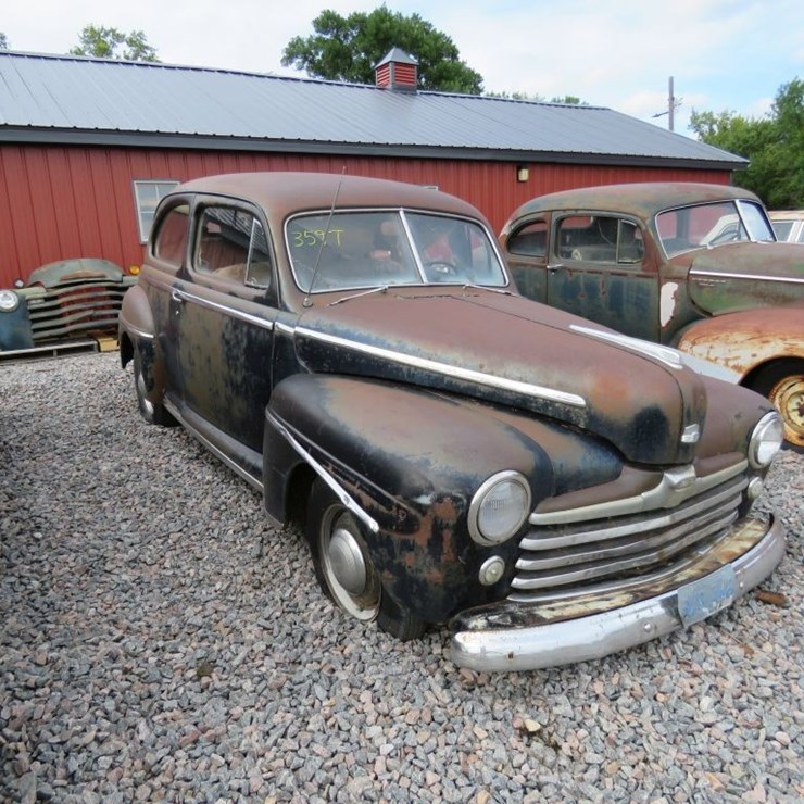 1946 Ford 2dr Sedan