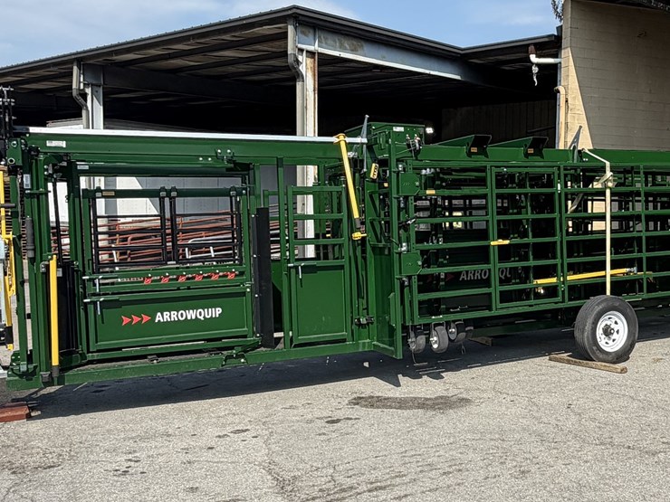 new/unused-arrowquip-heeler-75c-portable-corral,-chute-and-alley-image-1