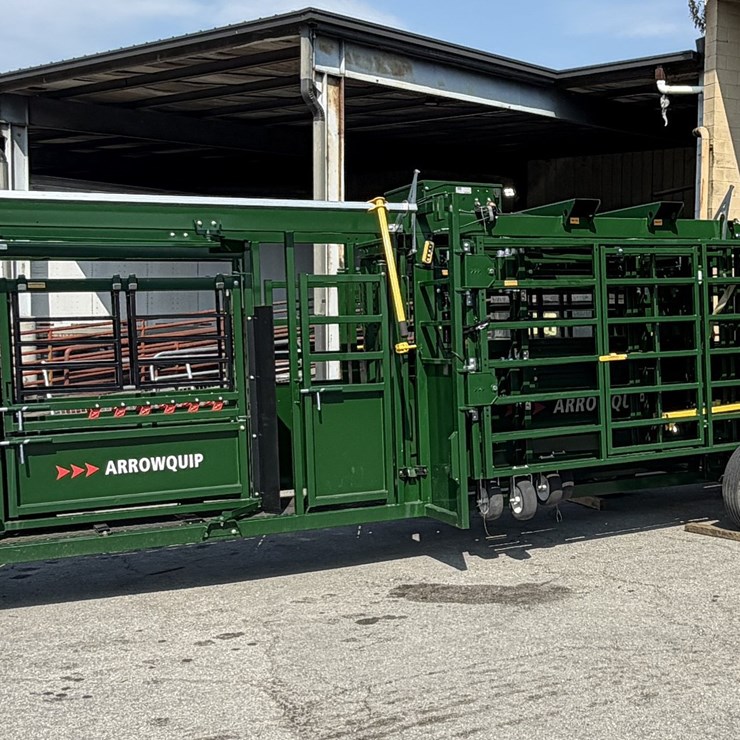New/Unused ArrowQuip Heeler 75C Portable Corral, Chute and Alley