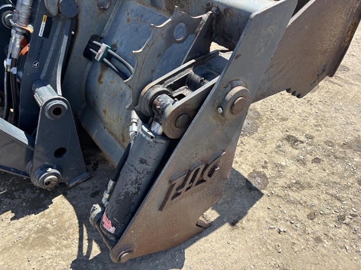2020-deere-210l-image-14