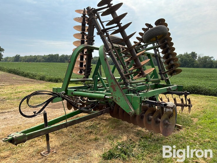 john-deere-230-image-1