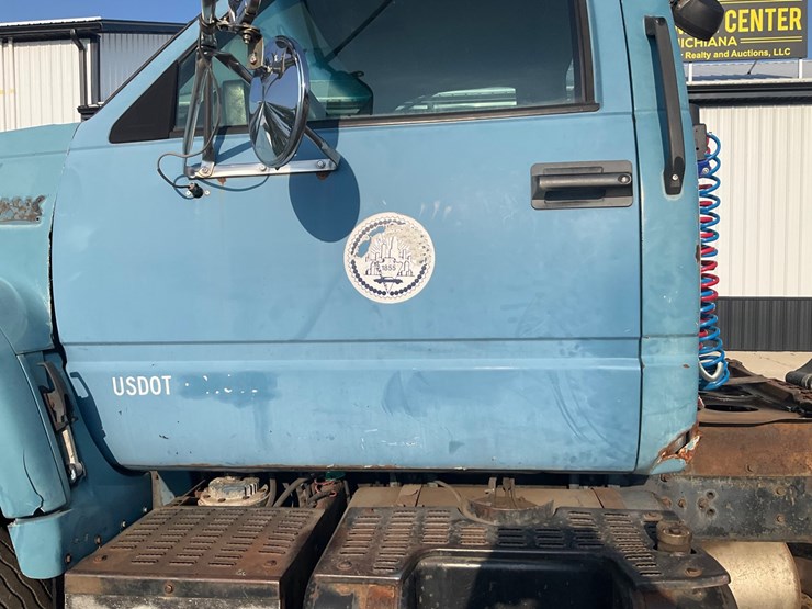 #1993-•-chevrolet-kodiak-single-axle-semi-tractor-image-22