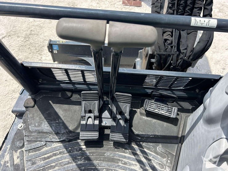 2023-deere-35g-image-26