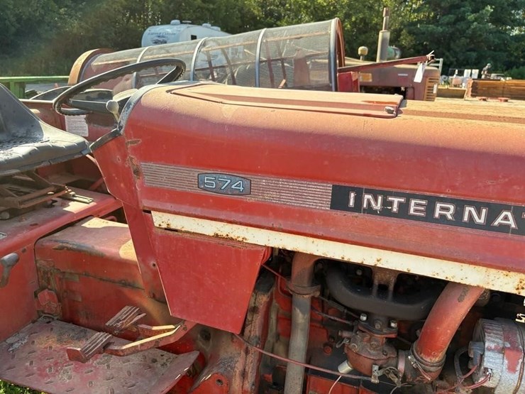 ih-574-gas-tractor-image-6