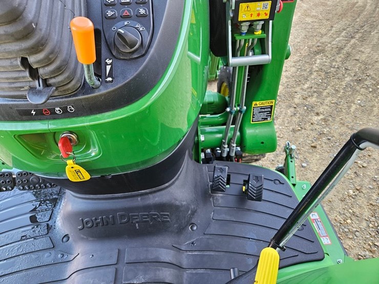 john-deere-3033r-image-48