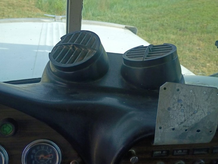 1985-peterbilt-359-image-27