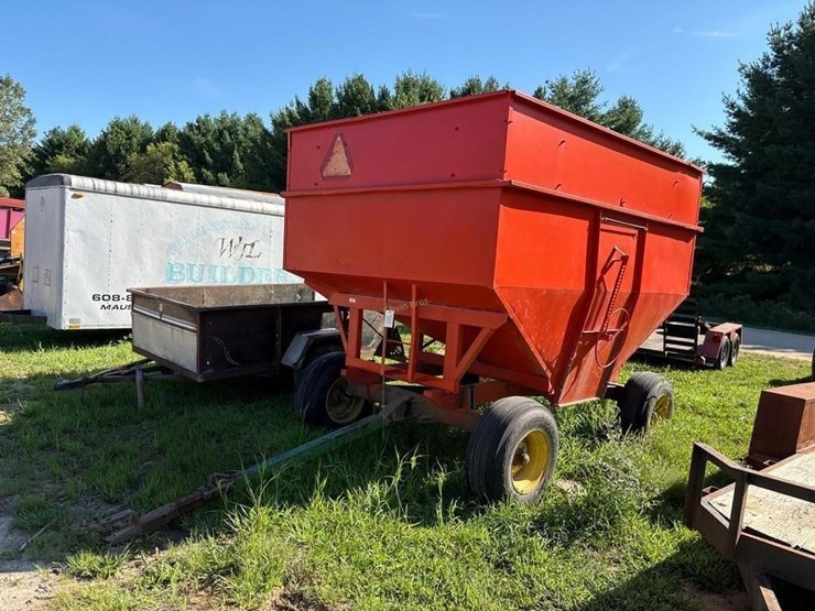 gravity-box-with-john-deere-gear-image-1
