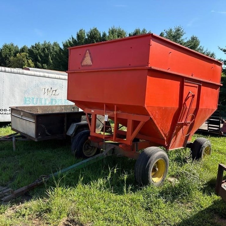 Gravity box with John Deere Gear